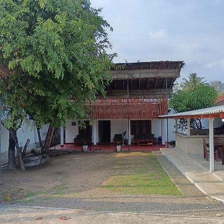 One More Day Hostel Weligama Extérieur photo